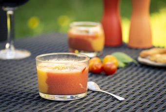 Gaspacho tomates anciennes, brunoise de poivrons