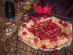 Tarte rustique Rhubarbe Framboises Amandes et poivre du Vietnam