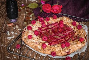 Tarte rustique Rhubarbe Framboises Amandes et poivre du Vietnam