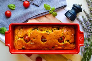 Cake salé aux aubergines, fêta et tomates cerises